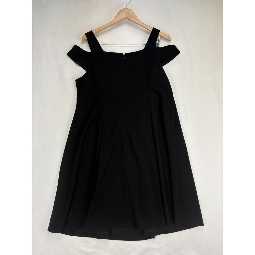 Vince Camuto Plus 16W Black Cold-Shoulder Midi Dress - Picture 3 of 12